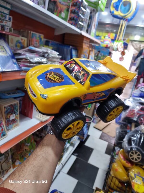 سيارة ماكوين حجم كبير