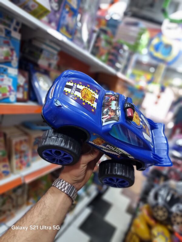 سيارة شرطة حجم كبير