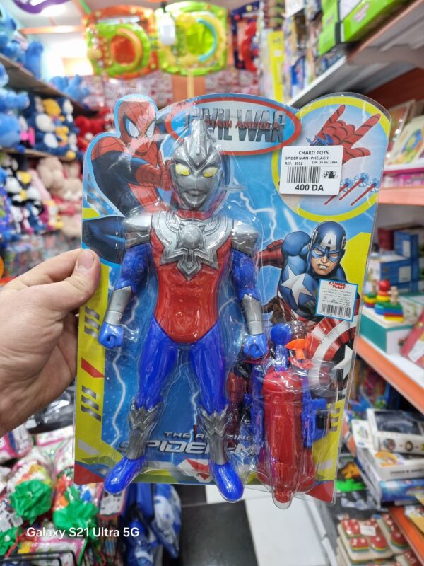 مجسم بطل خارق مع مسدس سهام للأطفال