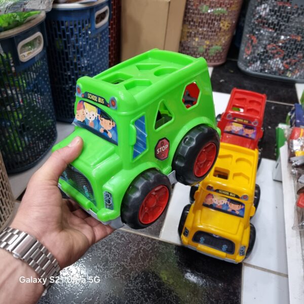 حافلة مع العاب التركيب