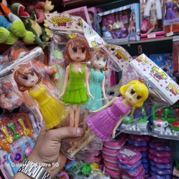 دمية بلاستيك