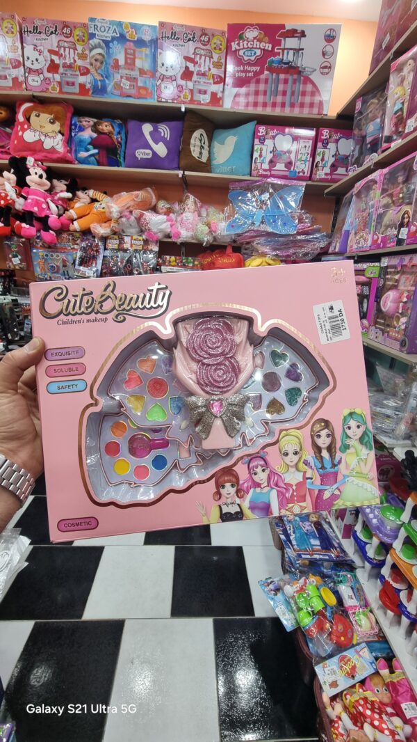 مكياج حجم كبير