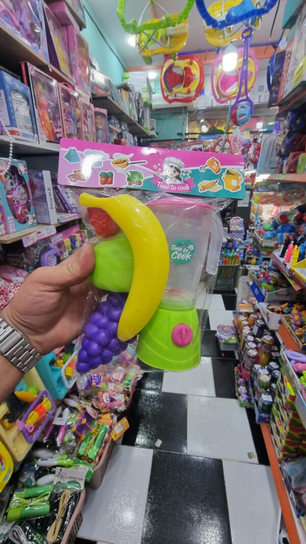 فواكه مع خلاط